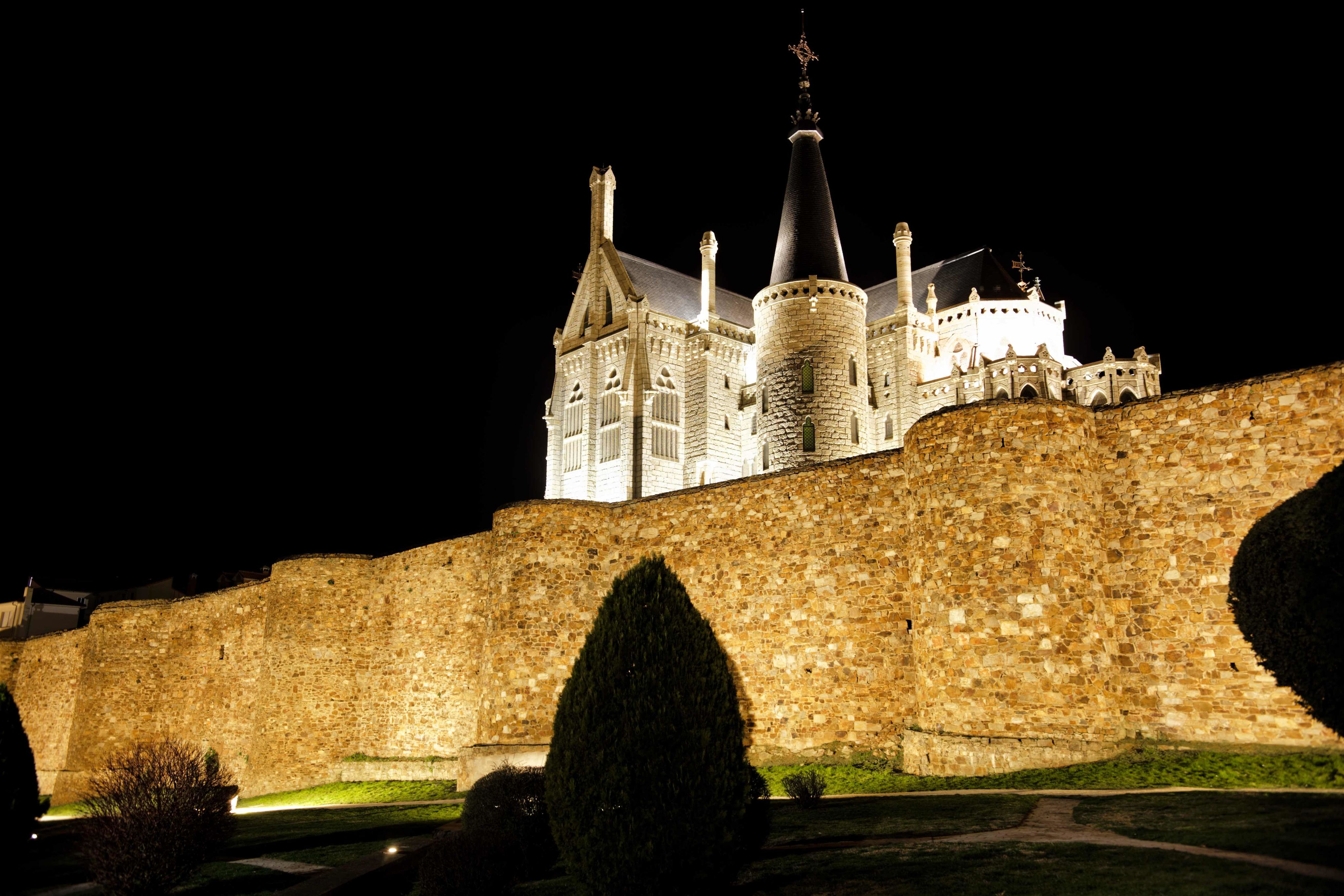 Episkopaalse paleis deur Gaudi in Astorga.